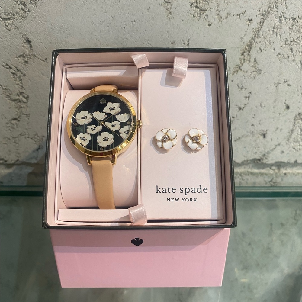 Kate Spade. Flower Watch Earrings Set